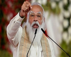 Mamata "clean bowled", her entire team asked to leave field: Modi