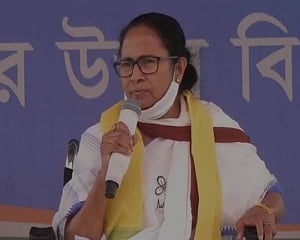 Mamata alleges Shah trying to incite violence in Bengal