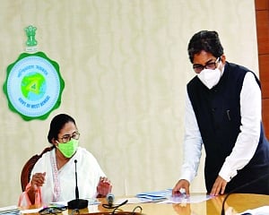 Mamata bowls Modi a googly, appoints CS her chief adviser