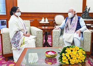 Mamata meets Modi, Swamy hogs limelight