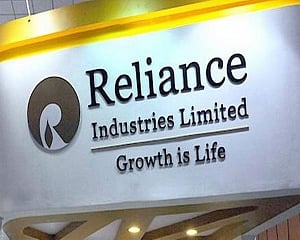 Mcap of 4 of top-10 valued firms jumps over Rs 1.15 lakh cr; RIL biggest gainer