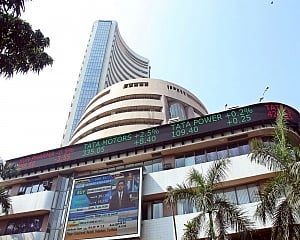 Mcap of 6 of top-10 firms erode by Rs 76,640.54 cr; HDFC Bank biggest laggard