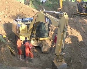 MP well collapse: Three bodies retrieved; search operation on