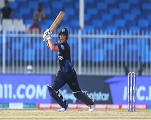 New Zealand recover to post 163/4