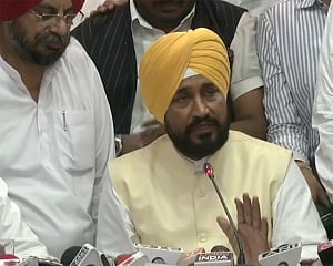 Newly sworn-in Punjab CM Channi appeals Centre to repeal farm laws