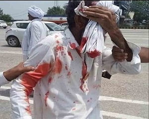 Police lathicharge protesting farmers near Karnal; 10 injured