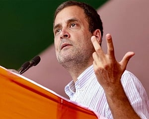 Put money into migrants accounts as they are returning: Rahul