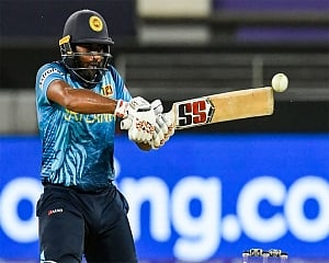 Rajapakse takes Sri Lanka to 154/6 vs Australia after mid-innings collapse