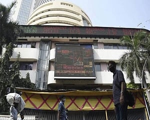 Reliance Industries shares jump over 6 pc