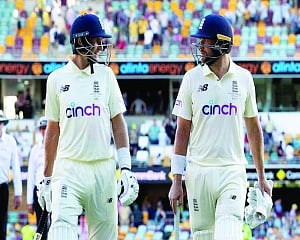 Root’s record helps lead an England rally in Ashes opener