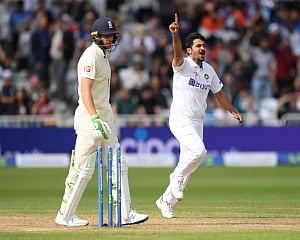 Root four short of hundred as England's lead extended to 140