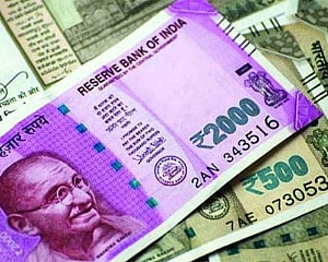 Rupee falls 10 paise to 74.20 against US dollar in early trade