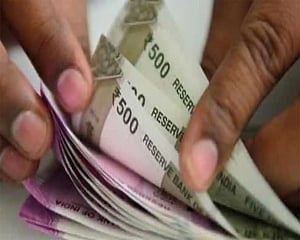 Rupee plunges to near 5-mth low of 74.58 against USD