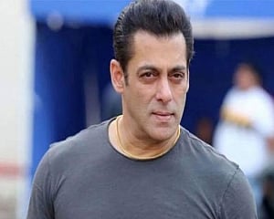 Salman to begin 'Pathan' shoot with Shah Rukh