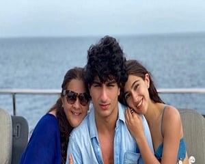 Sara Ali Khan sends out birthday love to mom Amrita Singh