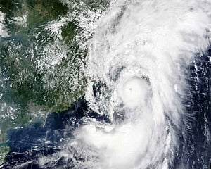 Shanghai curtails transport as Typhoon Chanthu closes in
