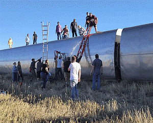 Sheriff''s office: At least 3 killed in Amtrak derailment