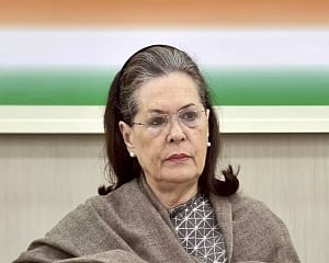 Sonia reviews efforts to tackle COVID-19 in Cong-ruled states