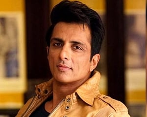 Sonu Sood moves HC against BMC notice for illegal construction