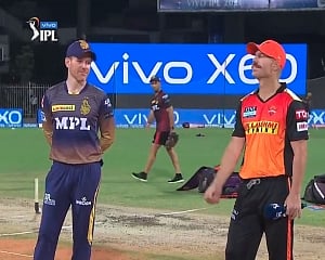 SRH captain Warner wins toss, asks KKR to bat