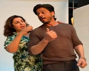 SRK, Farah Khan recreate 'Main Hoon Na' moment