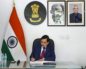 Sushil Chandra assumes charge as Chief Election Commissioner