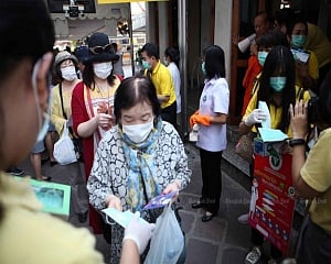 Taiwanese urged to stay home as cases rise