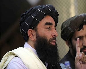 Taliban allowing 'safe passage' from Kabul in US airlift