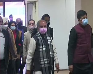 Union ministers meet farmer groups to break deadlock over agri laws