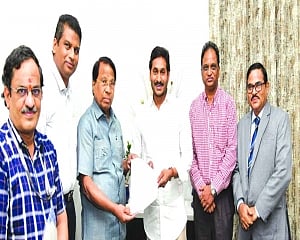 VITâ€“AP donates Rs 50 Lakh to AP CM Relief Fund