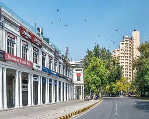 Weekend curfew: Roads empty, markets shut, CM Kejriwal asks people  to adhere to restrictions