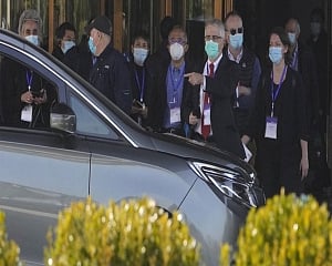 WHO teams visits Wuhan food market in search of virus clues