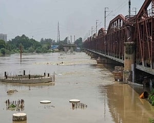 Yamuna river breaches 'danger mark'; alert issued
