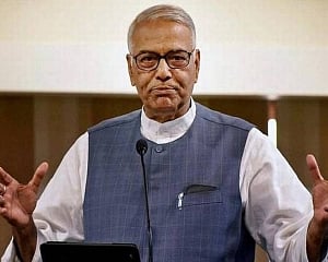 Yashwant Sinha admitted to hospital with severe back pain