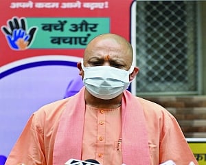 Yogi breaks bread with deputy on maiden visit to Maurya’s house
