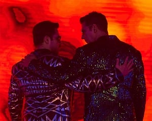 'OG Khiladi' Akshay, 'new Anari' Emraan to have a dance off in 'Selfiee'