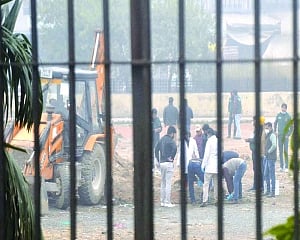 3-kg IED found in bag at flower market in Delhi; defused by NSG