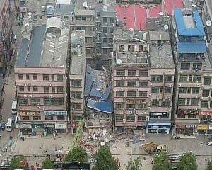 53 dead in China building collapse, search for trapped ends
