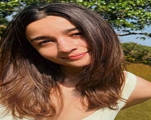 After 10 years in cinema, Alia promises to 'be better, dream deeper'
