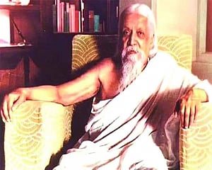 Aurobindo: A bridge between  East and  West