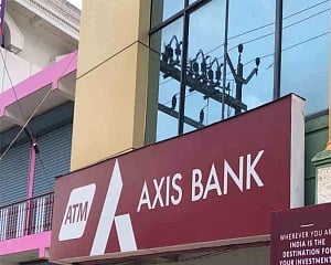 Axis Bank net profit jumps 70 pc at Rs 5,330 crore in July-Sep quarter