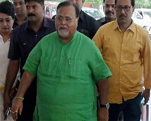 Bengal ministerÂ Partha Chatterjee arrested over school jobs scam