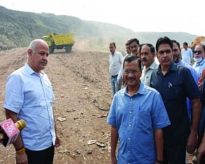 BJP, AAP workers slug it out over ‘cleanliness’