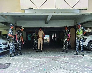 CBI raids RJD leaders in land-for-Rly-jobs scam