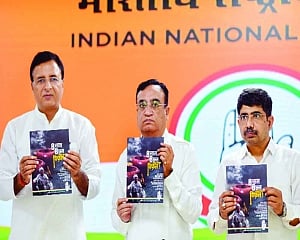 Centre ‘hoodwinking’ its own people with jumlas: Congress