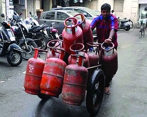 Commercial LPG cheaper by Rs 91.5 each cylinder