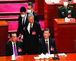 CPC climax: Ex-Prez dragged out of meet, 3rd term likely for Xi
