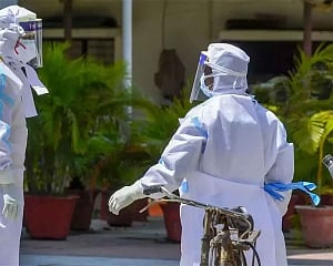 Daily COVID-19 cases fall below 1,000 in India, first time in 715 days