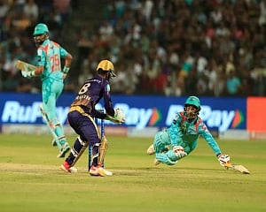 De Kock scores 50 as LSG put up 176 for 7 vs KKR