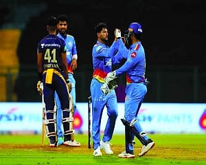 Delhi beat kKR by 4 wickets